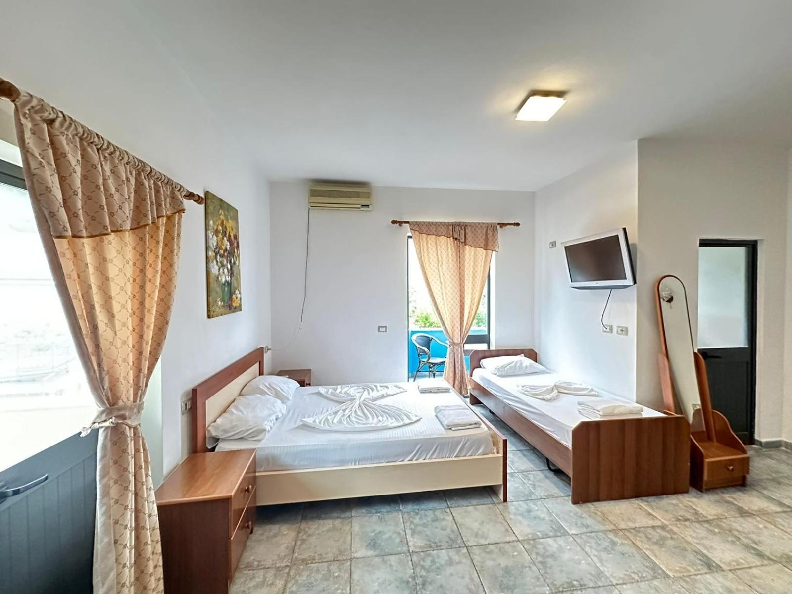 Hotel Adriatik Shëngjin Extérieur photo